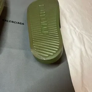 Balenciaga Pool Slide Sandal Kaki Green and Bag—Mens:8 Balenciaga | Shoes | Balenciaga Pool Slide Sandal Kaki Green  main image 4